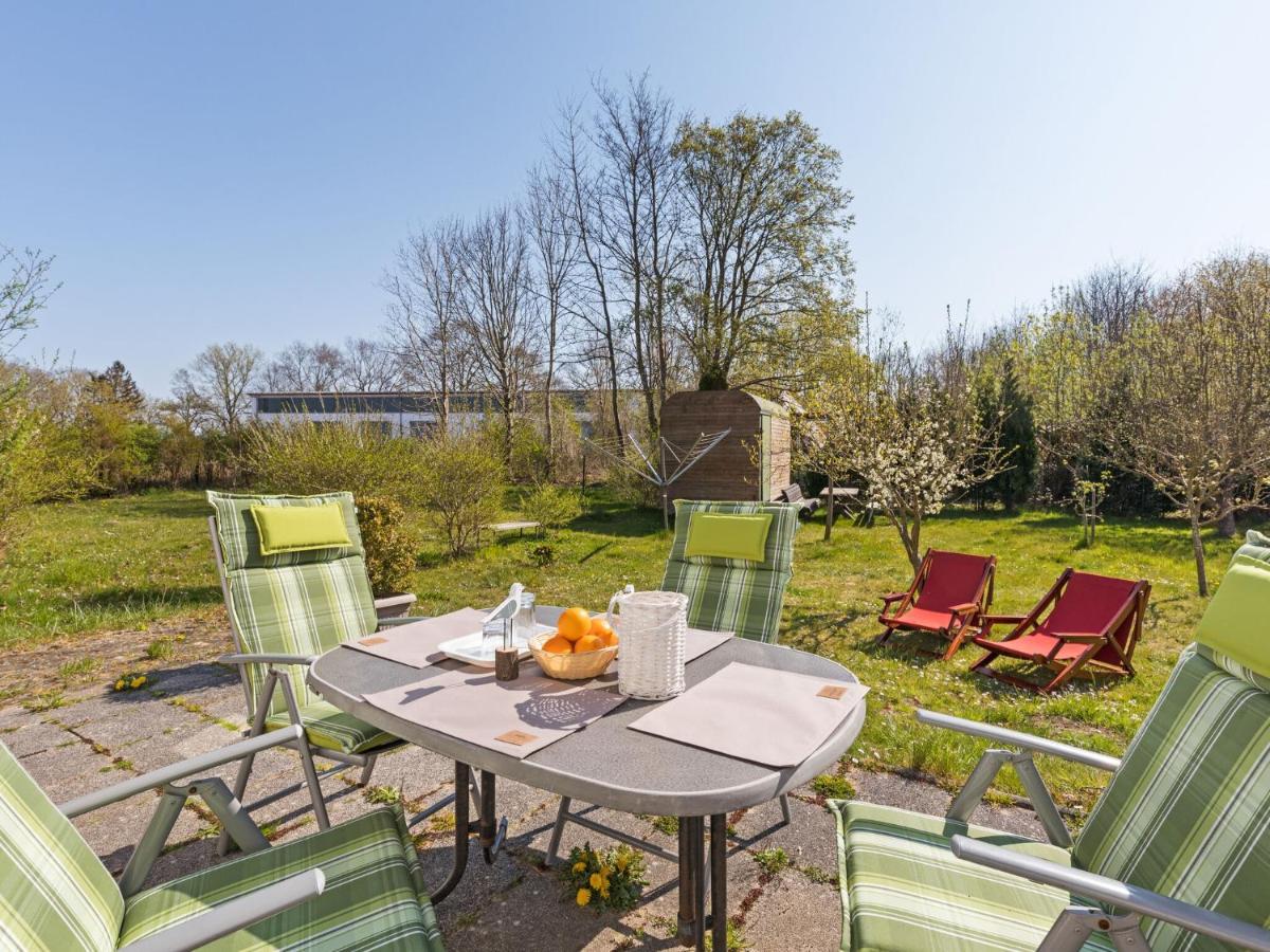 Elegant apartment with garden in Gingst Buitenkant foto