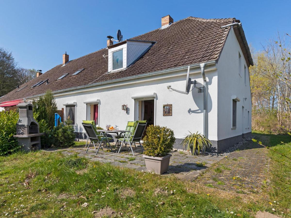 Elegant apartment with garden in Gingst Buitenkant foto