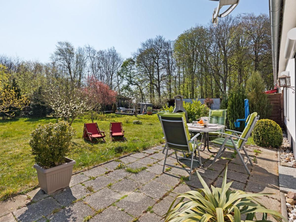 Elegant apartment with garden in Gingst Buitenkant foto
