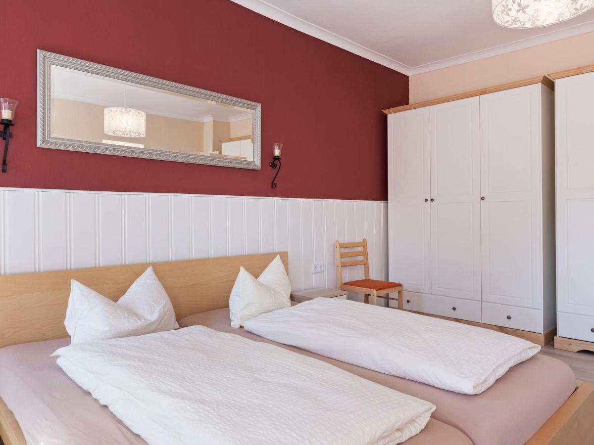Elegant apartment with garden in Gingst Buitenkant foto