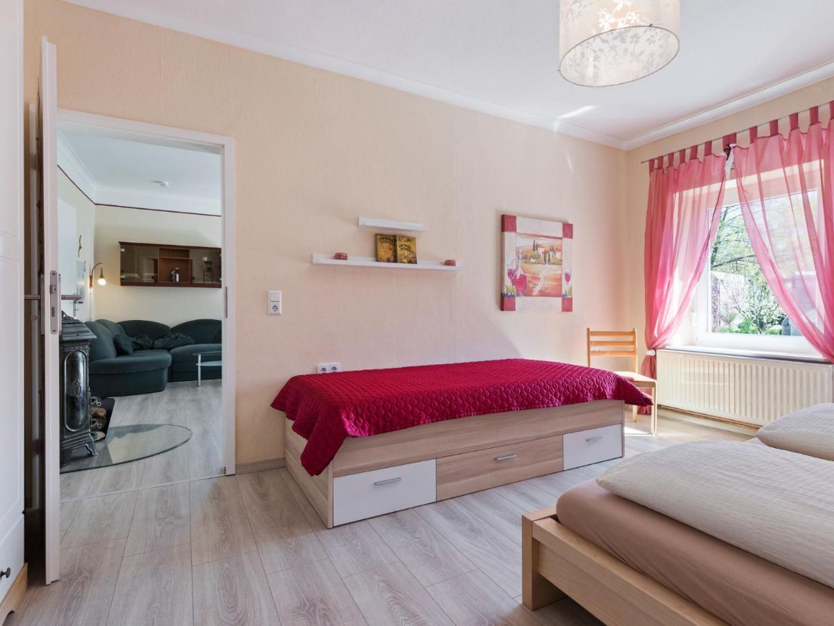 Elegant apartment with garden in Gingst Buitenkant foto