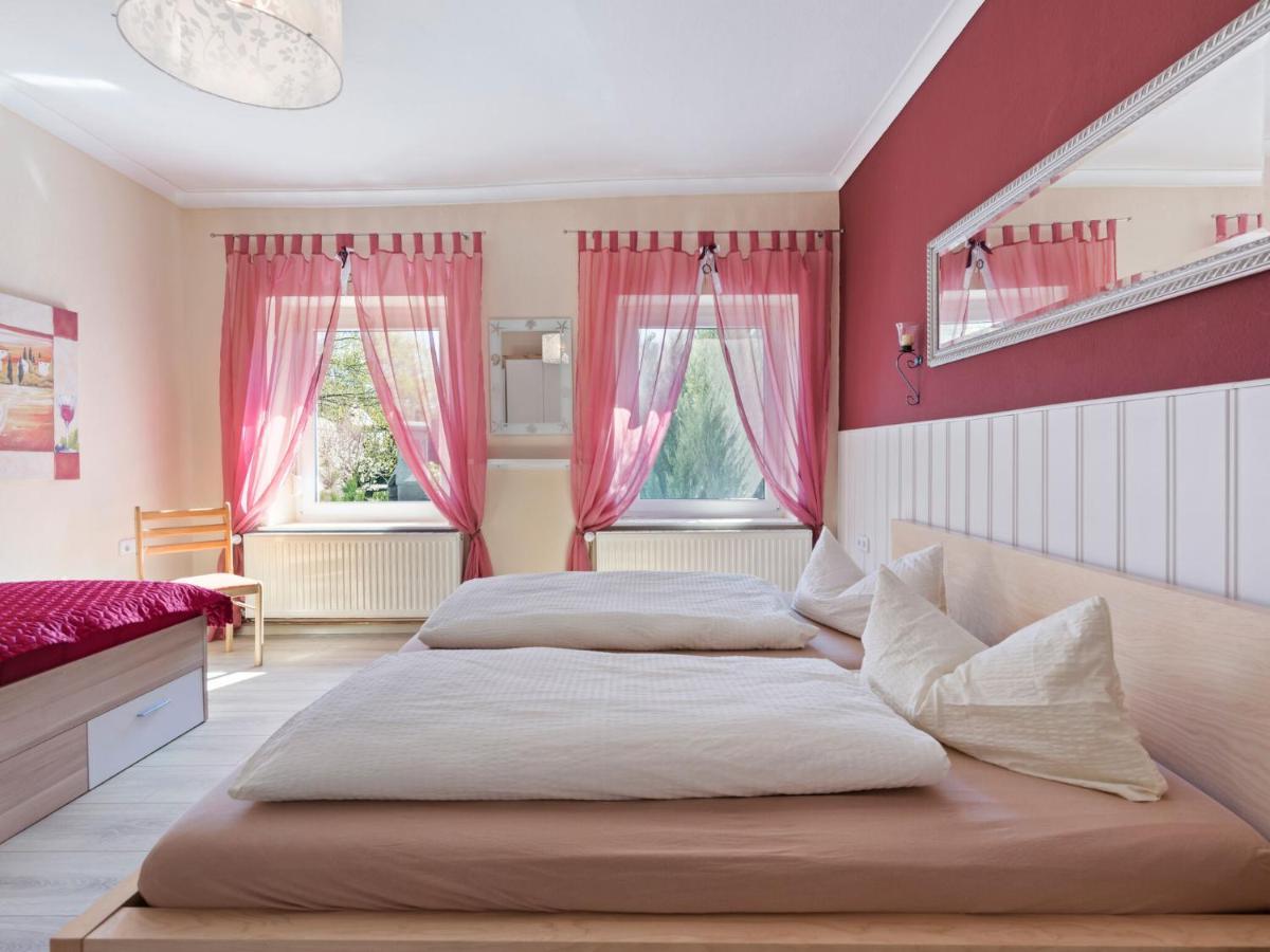 Elegant apartment with garden in Gingst Buitenkant foto
