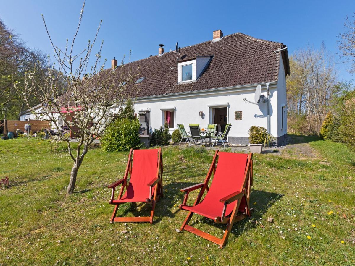 Elegant apartment with garden in Gingst Kamer foto