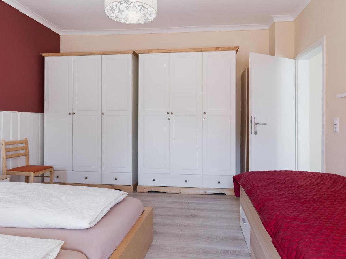 Elegant apartment with garden in Gingst Kamer foto