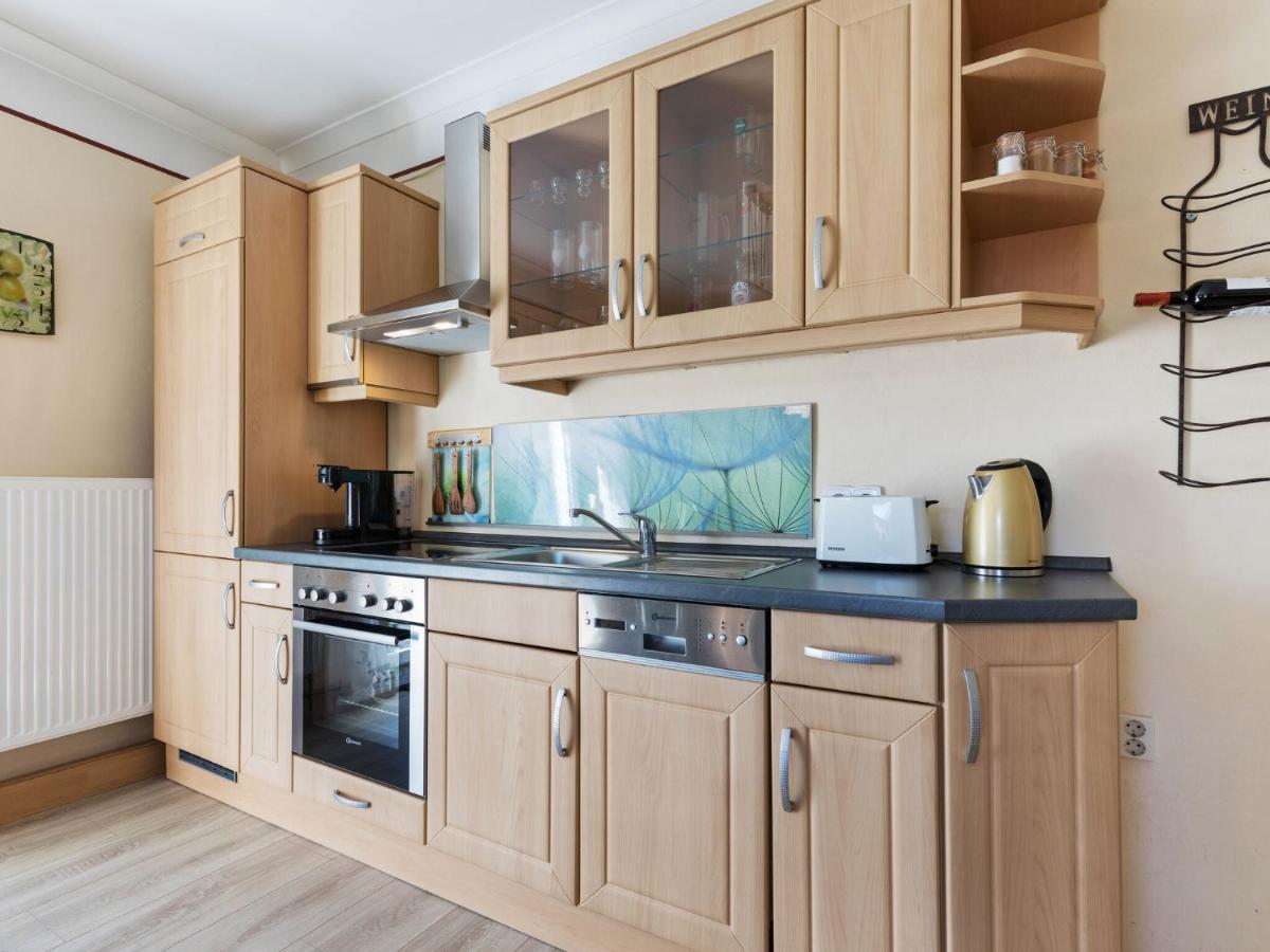 Elegant apartment with garden in Gingst Kamer foto