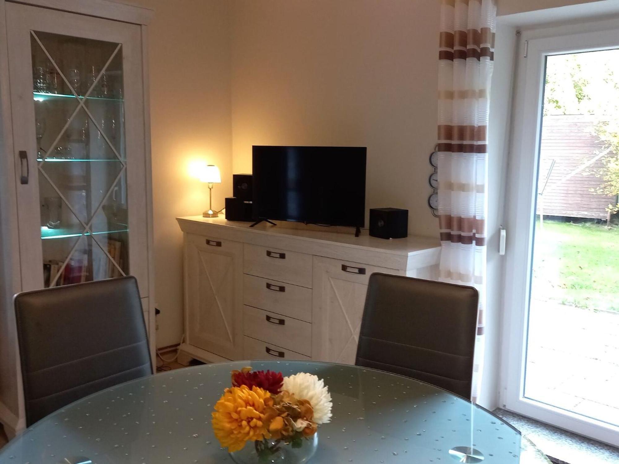 Elegant apartment with garden in Gingst Buitenkant foto